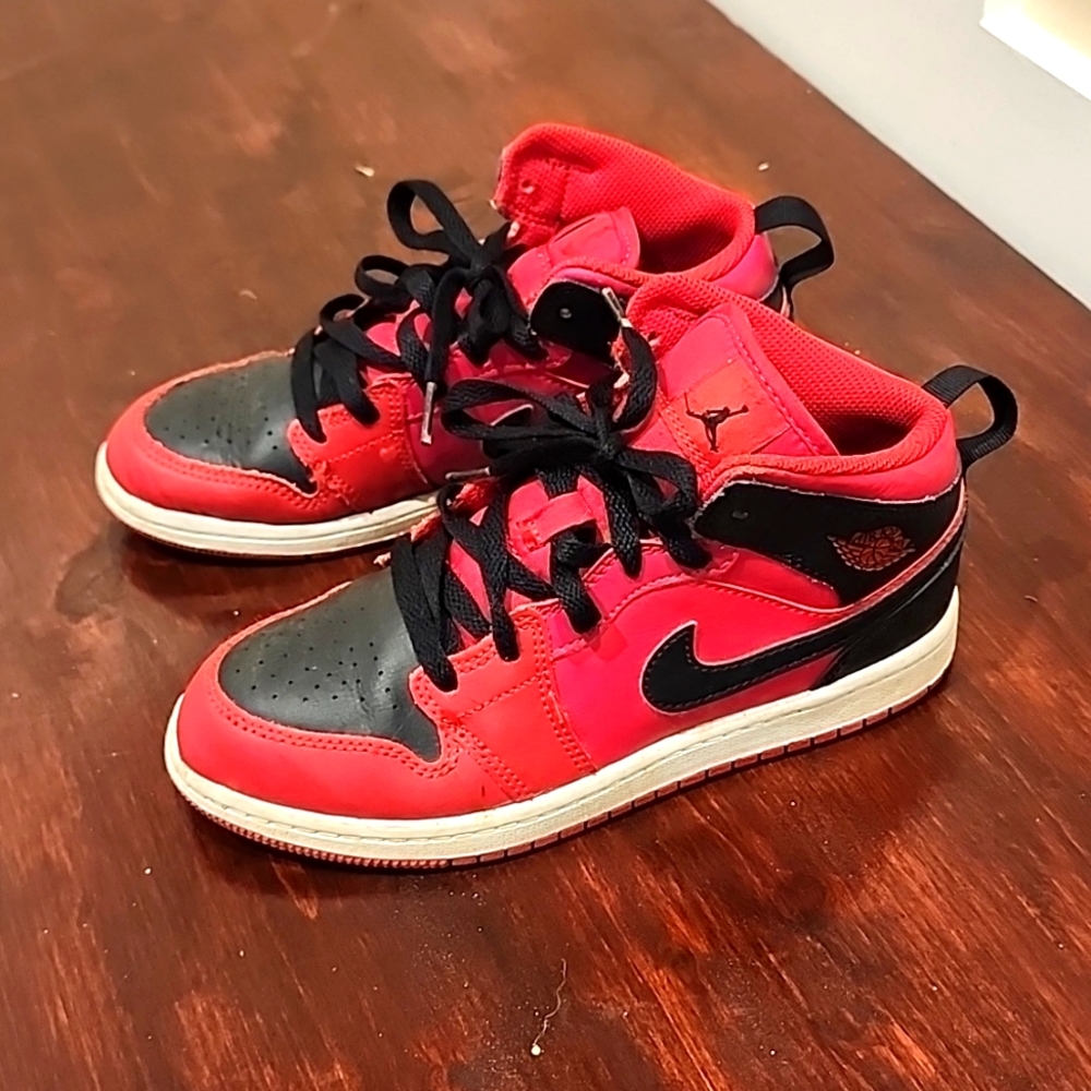 Nike Jordan 1 Retro Black and Red 3Y
